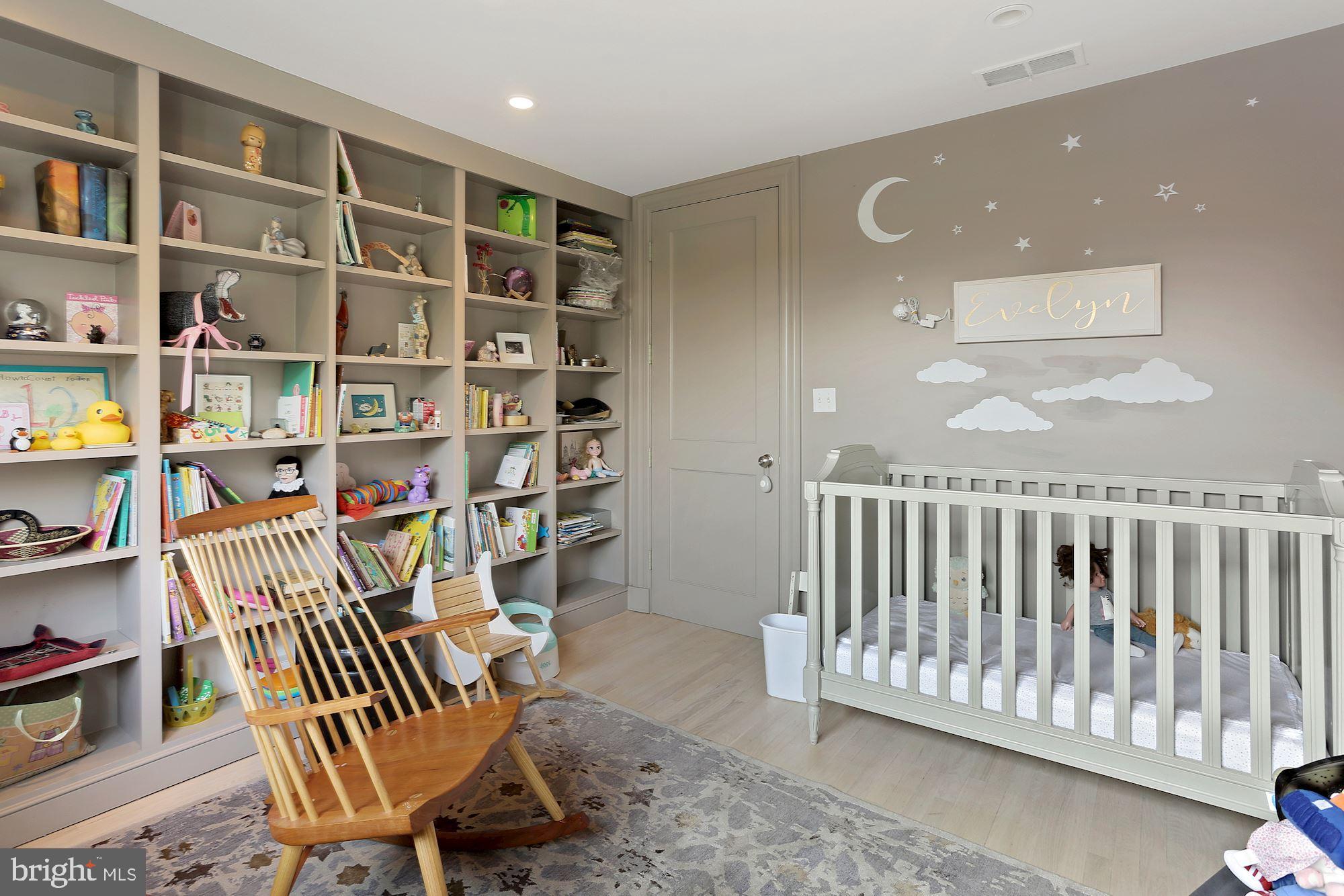 2118 S Street Northwest Washington, DC 20008 - Photo 18 of 25 Guest Room