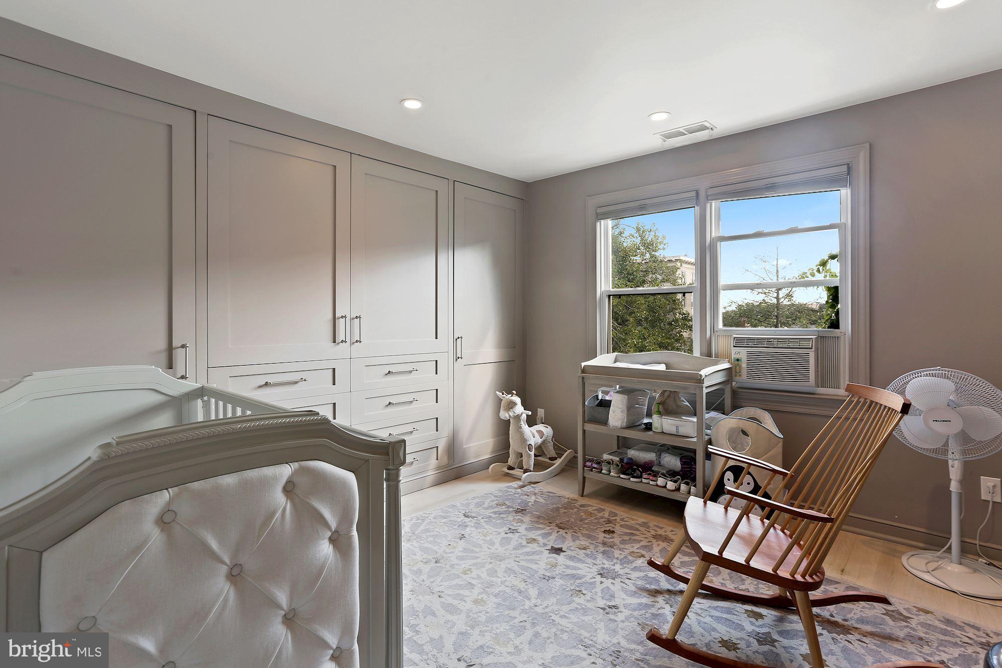 2118 S Street Northwest Washington, DC 20008 - Photo 19 of 25 Guest room