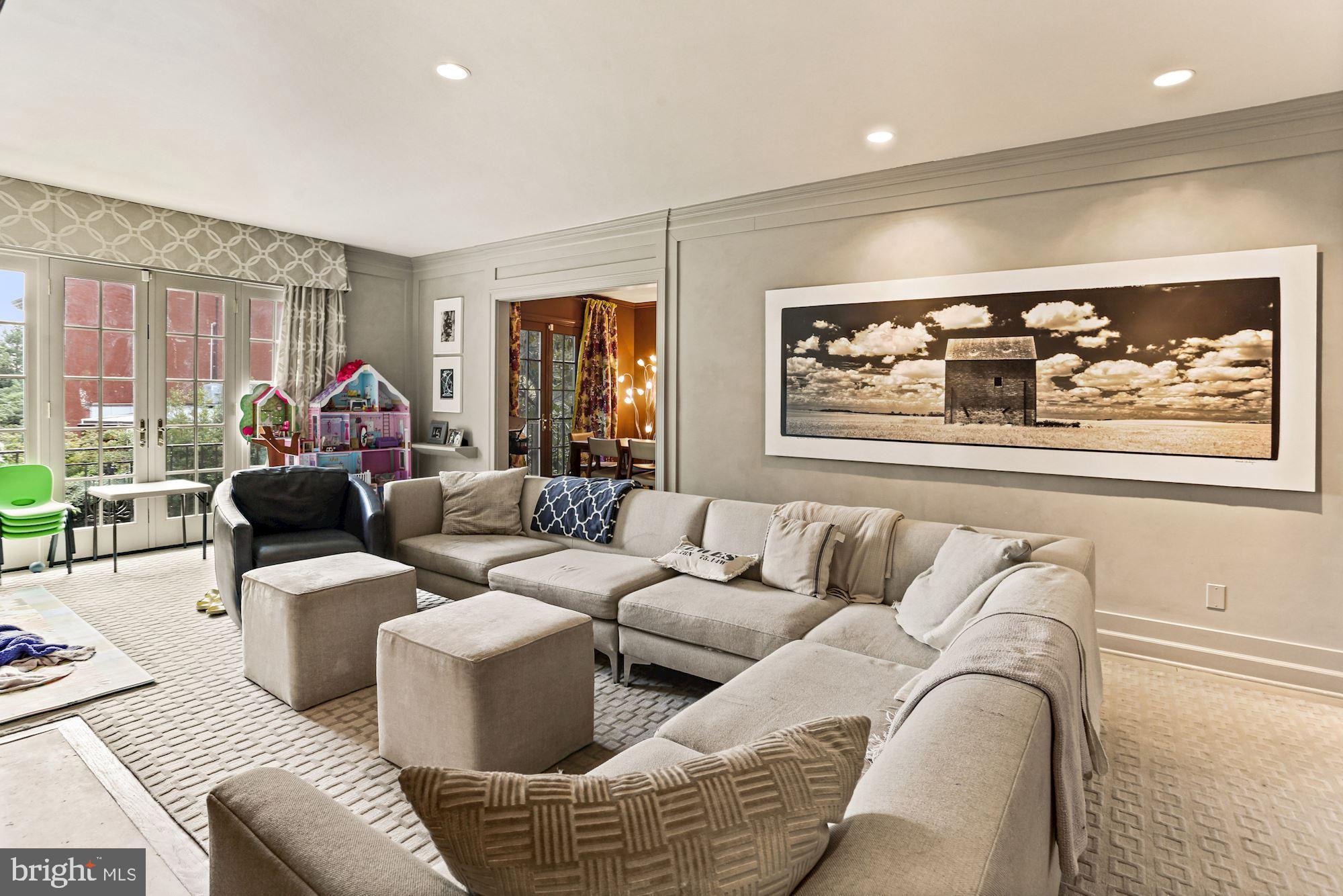 2118 S Street Northwest Washington, DC 20008 - Photo 2 of 25 Living Room