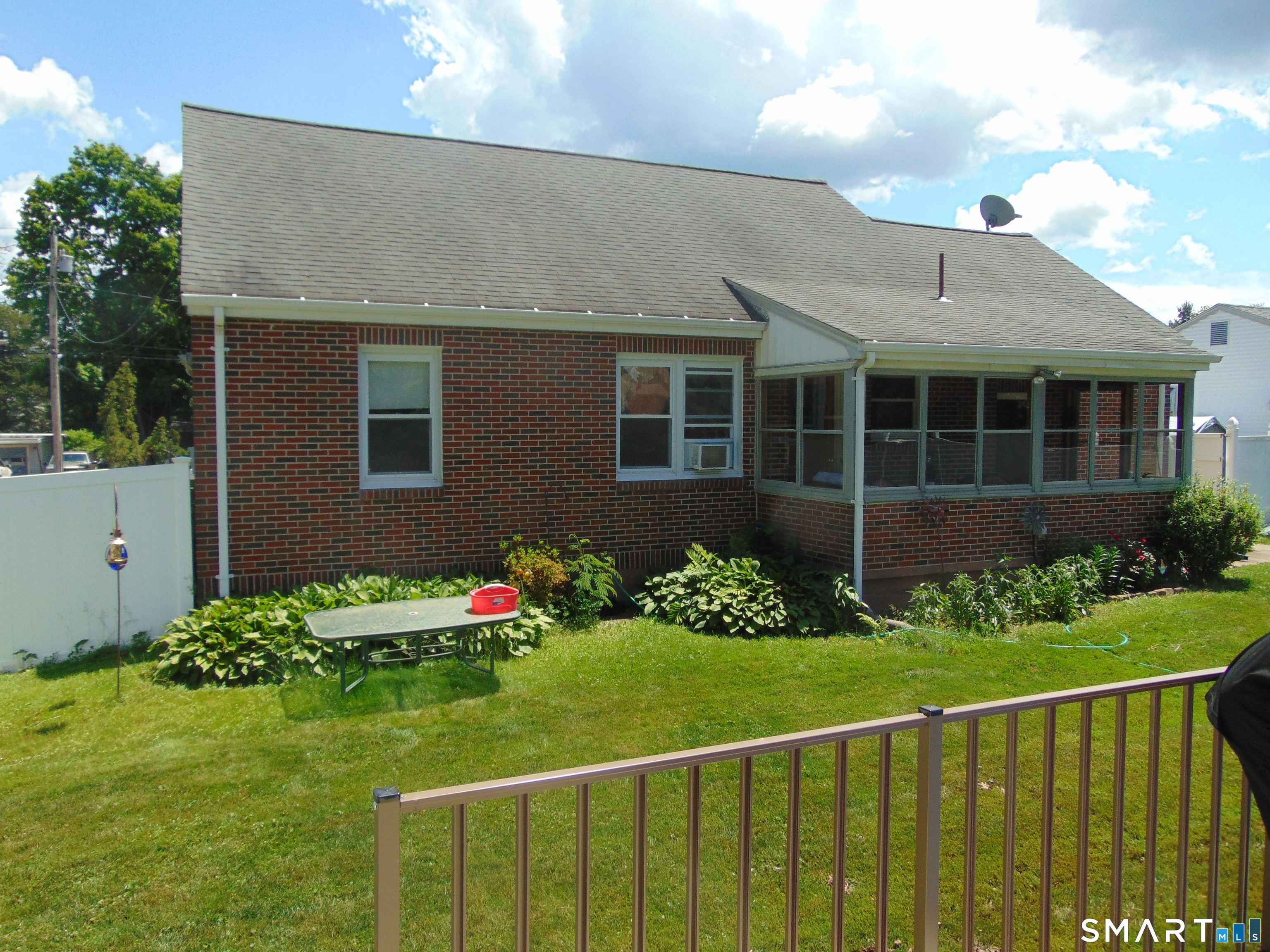 9 Grantham Road Wallingford, CT 06492 - Photo 2 of 29