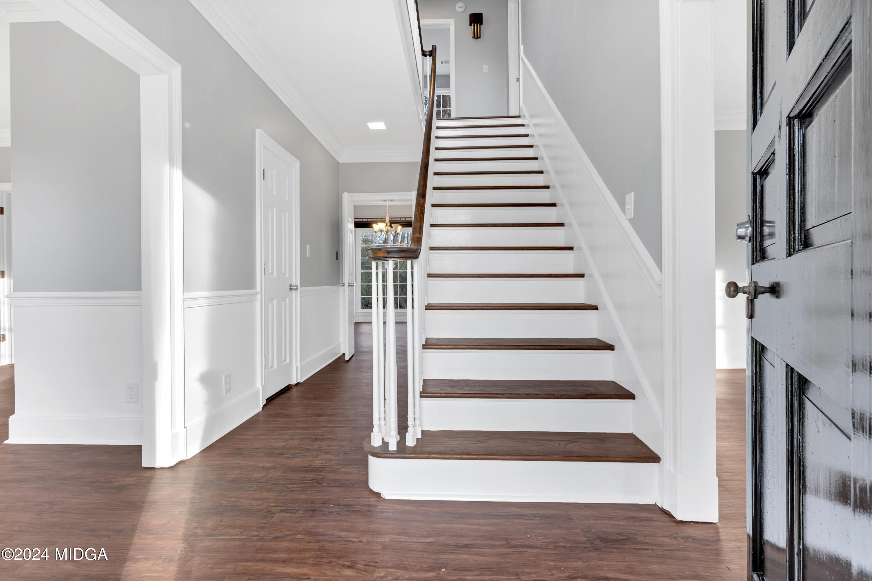 401 Stone Edge Road Macon, GA 31210 - Photo 4 of 69 a view of entryway and hall with wooden floor