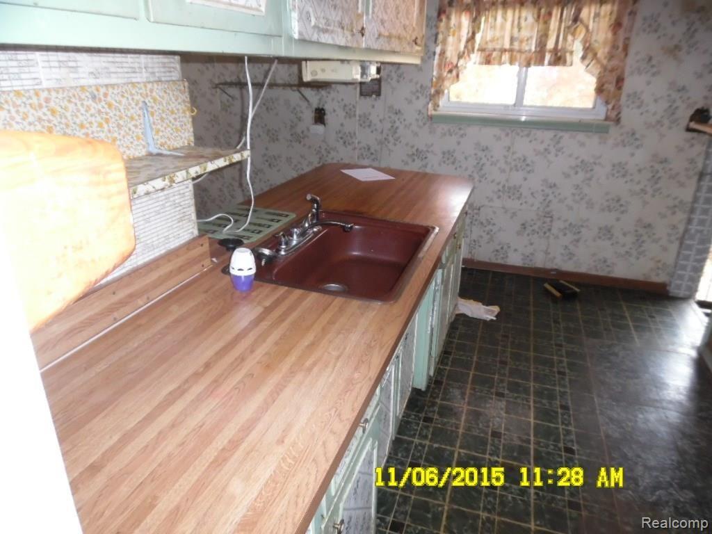 16576 Inverness Street Detroit, MI 48221 - Photo 5 of 20 SAM_2723.JPG