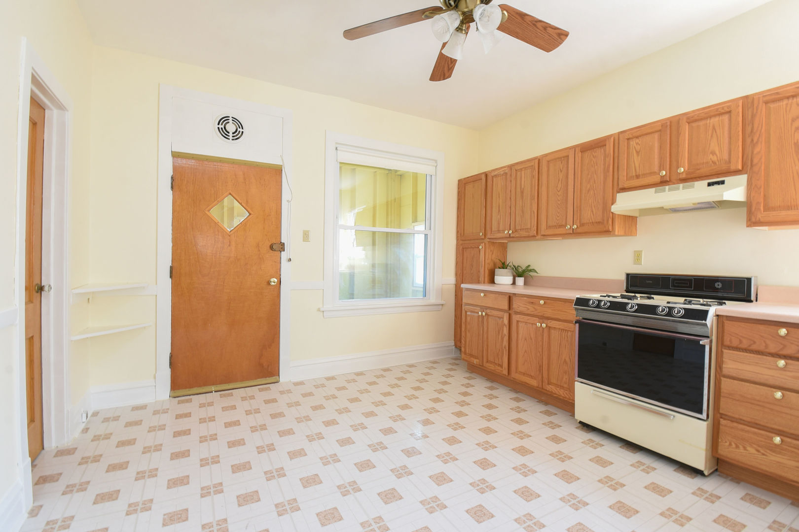 2323 North Kilbourn Avenue Chicago, IL 60639 - Photo 9 of 18