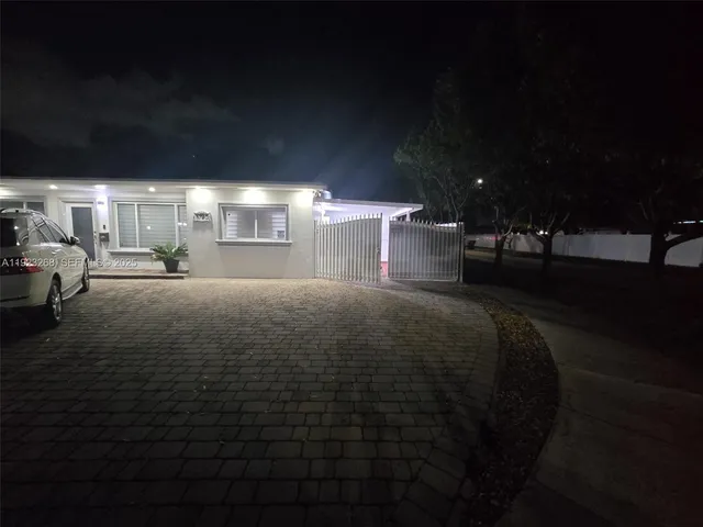 $1,600 | 5790 West 12th Lane, Unit 1, Hialeah, FL 33012