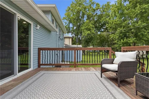 $320,000 | 12104 West 93rd Street, Lenexa, KS 66215