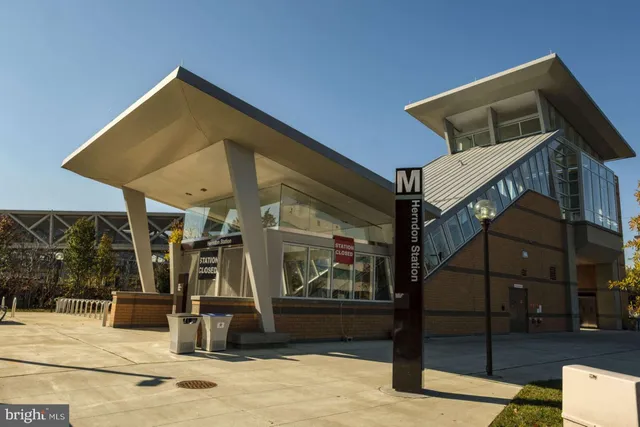 $420,000 | 2217 Saunders Drive, Herndon, VA 20170