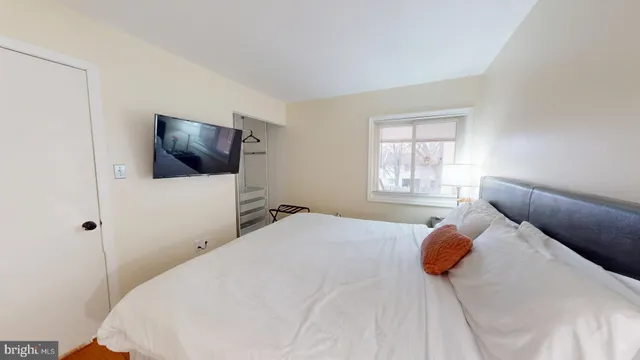 $420,000 | 2217 Saunders Drive, Herndon, VA 20170