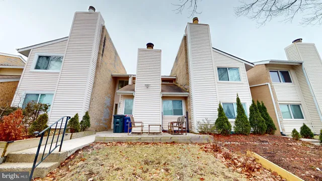 $420,000 | 2217 Saunders Drive, Herndon, VA 20170