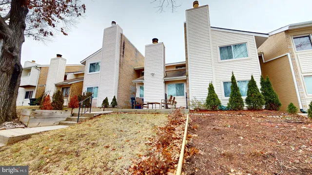 $420,000 | 2217 Saunders Drive, Herndon, VA 20170