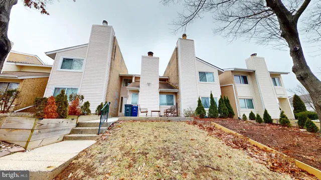 $420,000 | 2217 Saunders Drive, Herndon, VA 20170