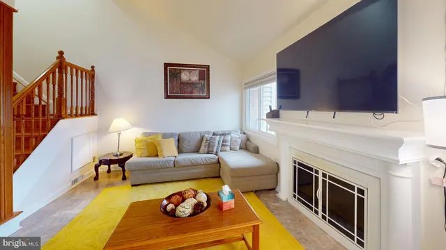 $420,000 | 2217 Saunders Drive, Herndon, VA 20170