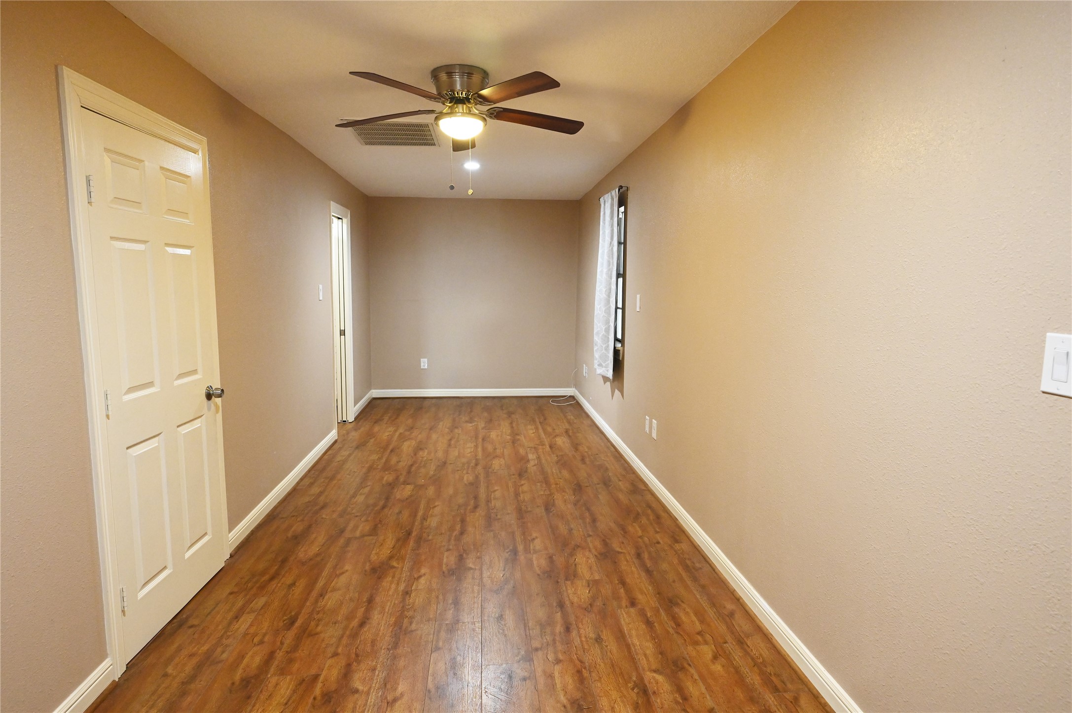 608 Archer Street Houston, TX 77009 - Photo 20 of 38 Flex space, 2nd primary down or Home Office or Game room!