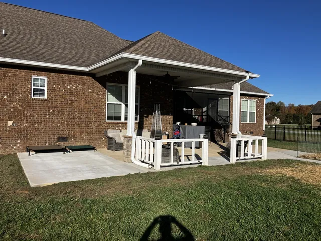 a view of a house with porch and garden