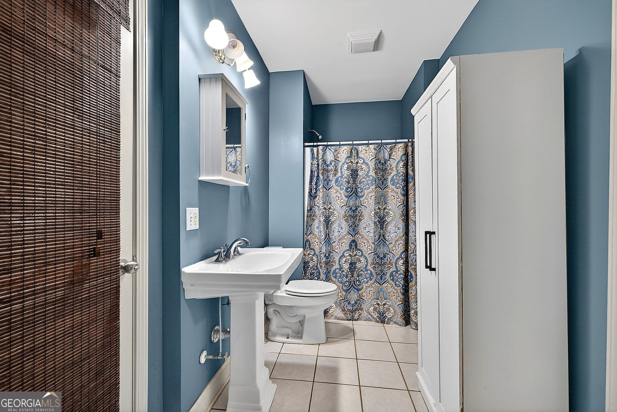 360 Happy Hill Road Carrollton, GA 30116 - Photo 32 of 50 a bathroom with a sink toilet and shower