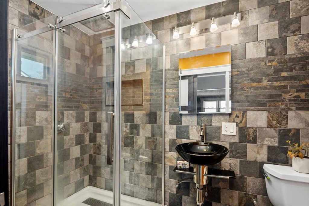 11 Castle Road Weymouth, MA 02189 - Photo 15 of 32 Gallery Image 15