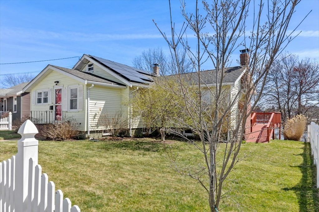 11 Castle Road Weymouth, MA 02189 - Photo 3 of 32 Gallery Image 3