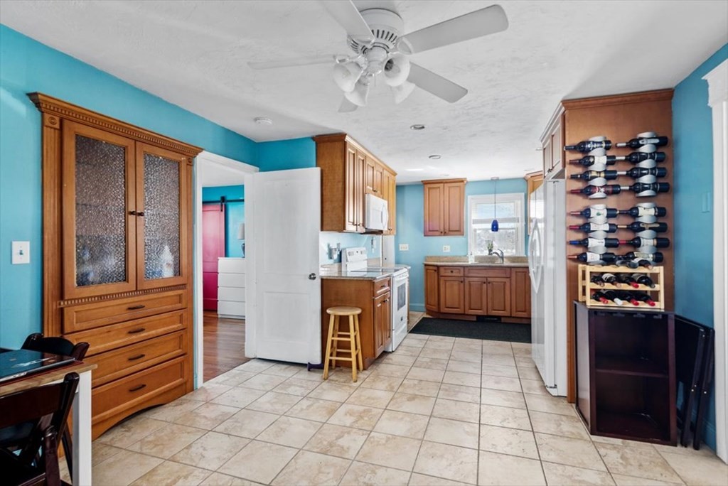 11 Castle Road Weymouth, MA 02189 - Photo 6 of 32 Gallery Image 6