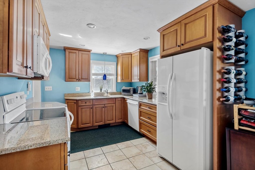 11 Castle Road Weymouth, MA 02189 - Photo 7 of 32 Gallery Image 7
