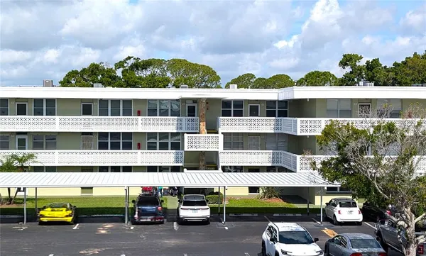 $123,900 | 4890 Bay Street Northeast, Unit 324, St. Petersburg, FL 33703