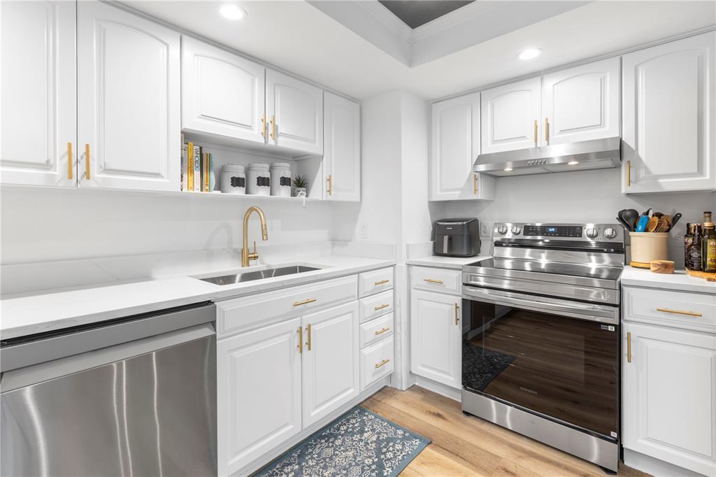 14223 Cypress Circle, Unit 14223 Tampa, FL 33618 - Photo 6 of 55