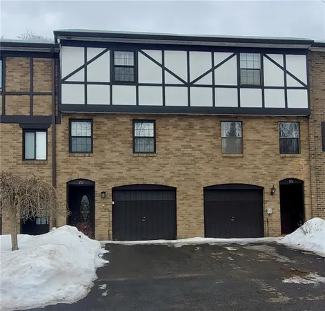 $1,750 | 711 Newton Square Drive, Coraopolis, PA 15108