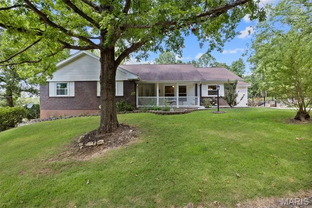 $384,900 | 640 East Capri Drive, Bonne Terre, MO 63628