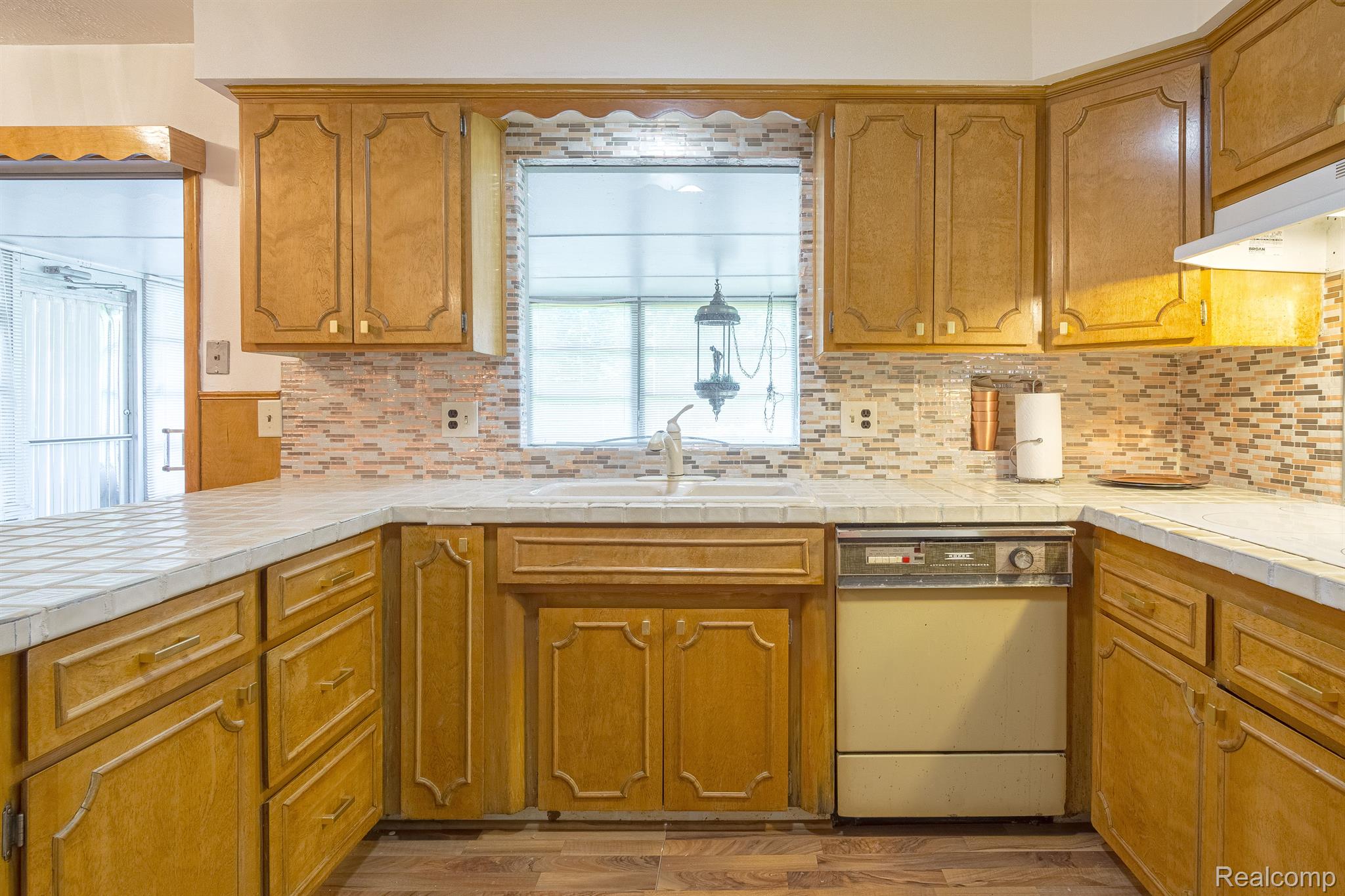 17425 Westhampton Road Southfield, MI 48075 - Photo 14 of 58 Gallery Image 14