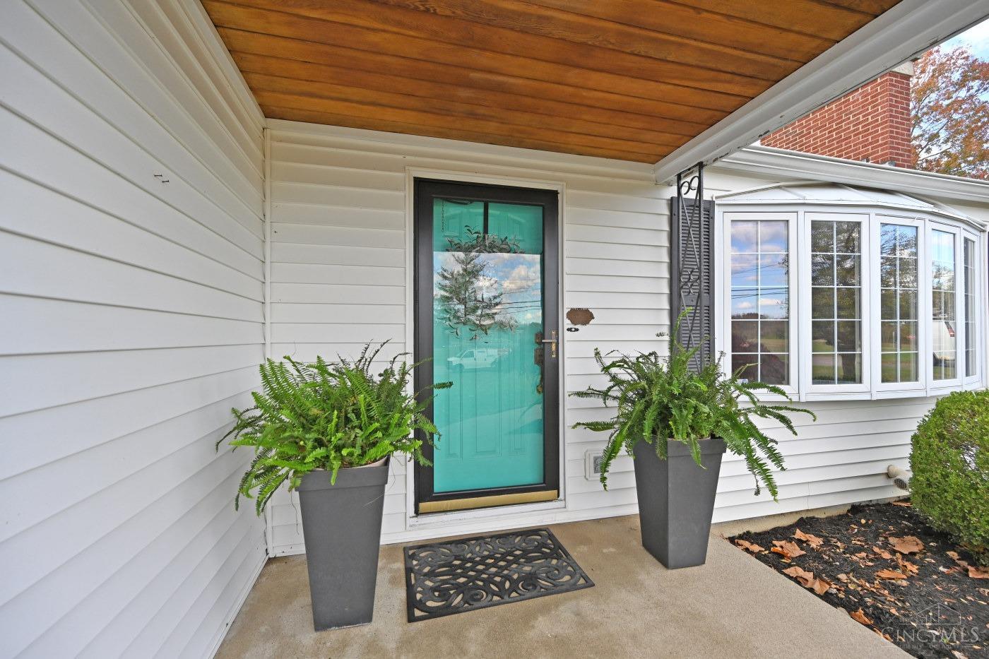 10079 Corbett Road Cincinnati, OH 45231 - Photo 4 of 46