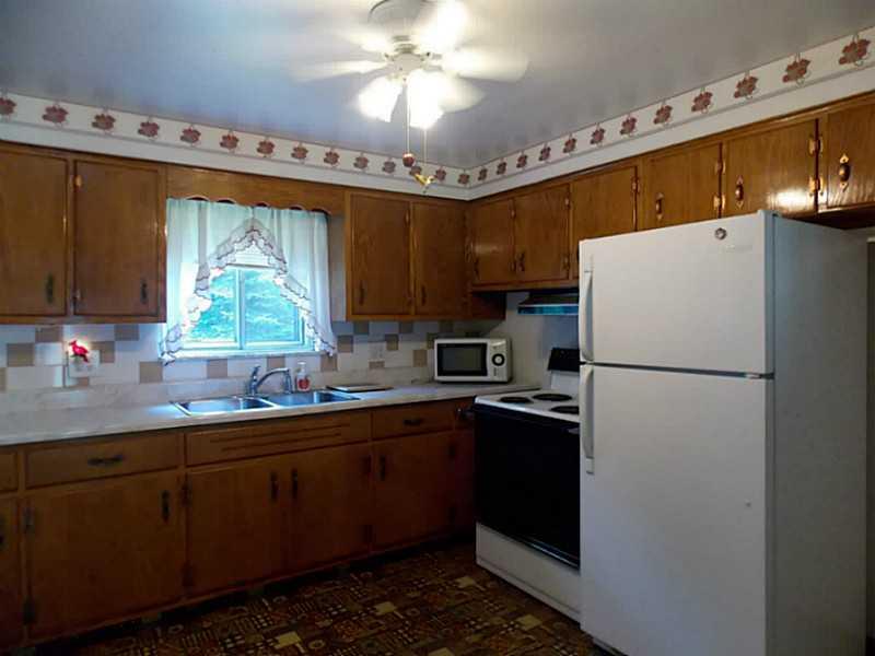 403 Friendship Road Big Beaver, PA 15010 - Photo 4 of 16 Kitchen.