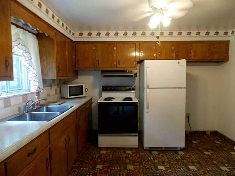 403 Friendship Road Big Beaver, PA 15010 - Photo 5 of 16 Kitchen.
