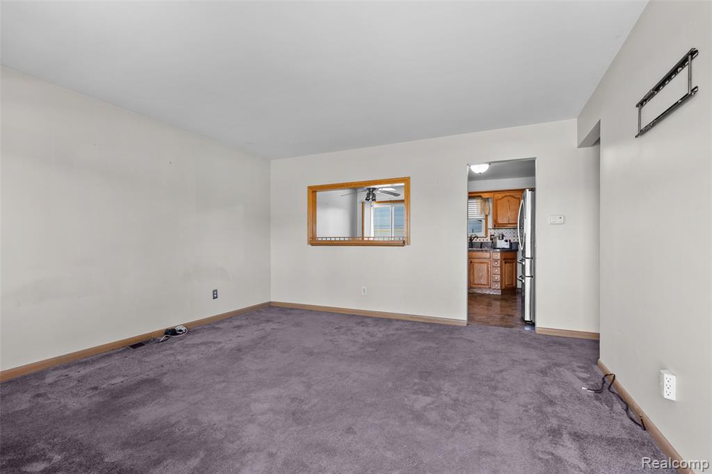 15641 Common Road Roseville, MI 48066 - Photo 10 of 32
