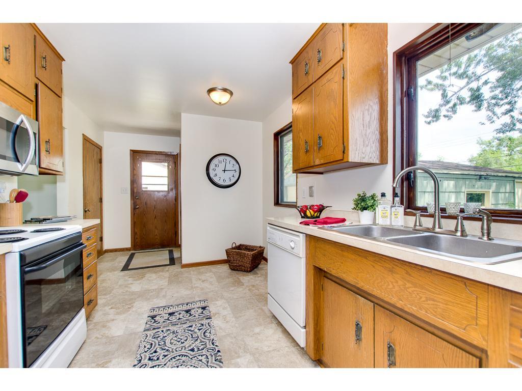 3030 Pascal Street Roseville, MN 55113 - Photo 5 of 17 Gallery Image 5