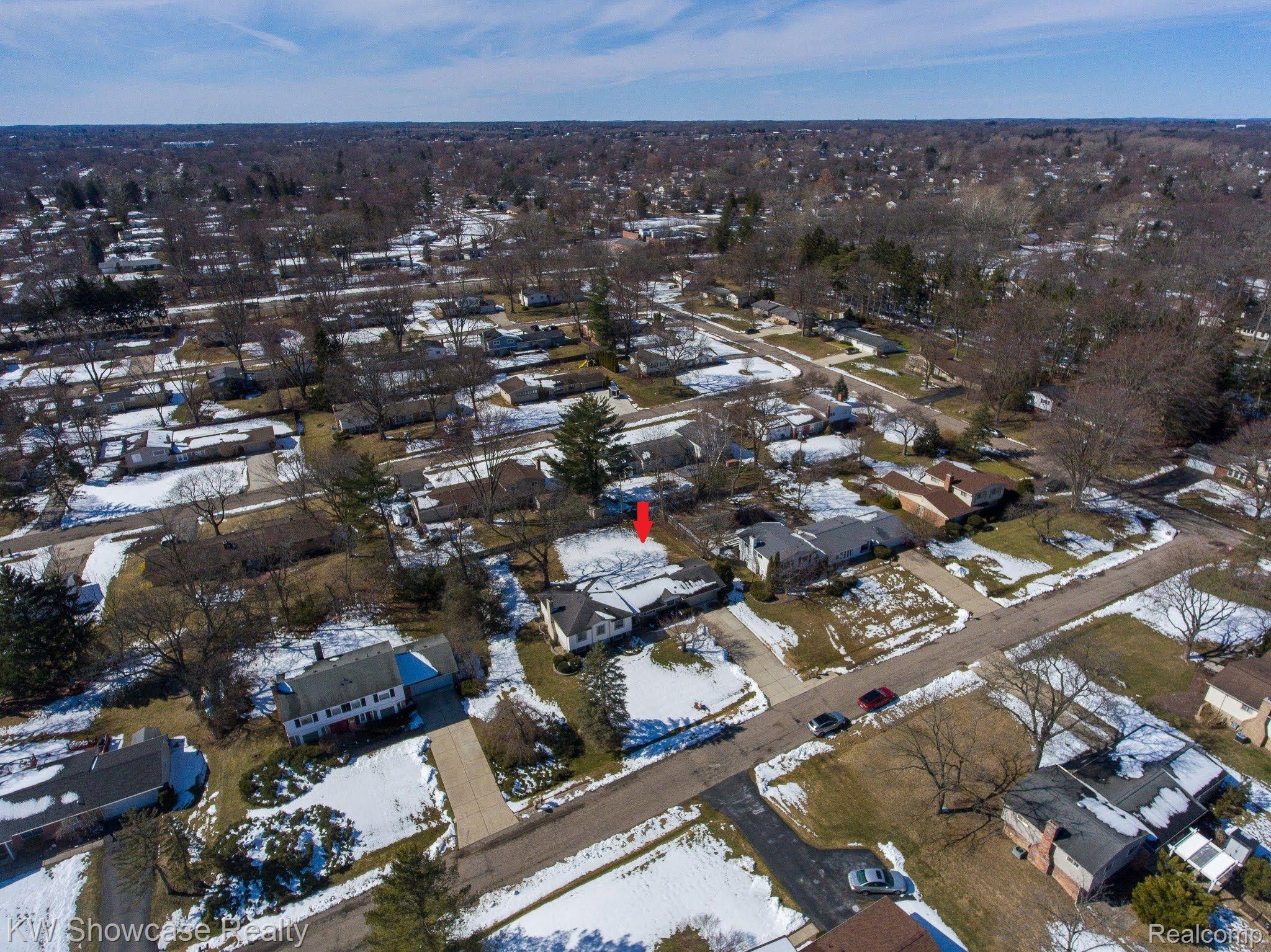 7090 Valleybrook Road West Bloomfield, MI 48322 - Photo 4 of 76 Aerial View of House and Backyard.