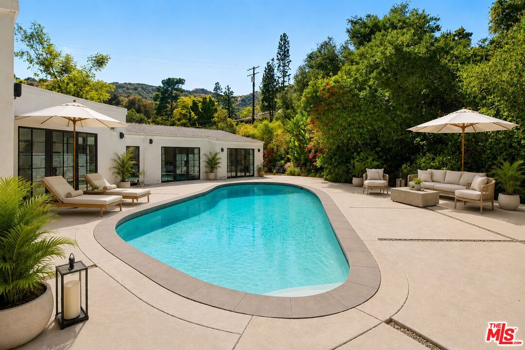 13019 Sky Valley Road Los Angeles, CA 90049 - Photo 42 of 49