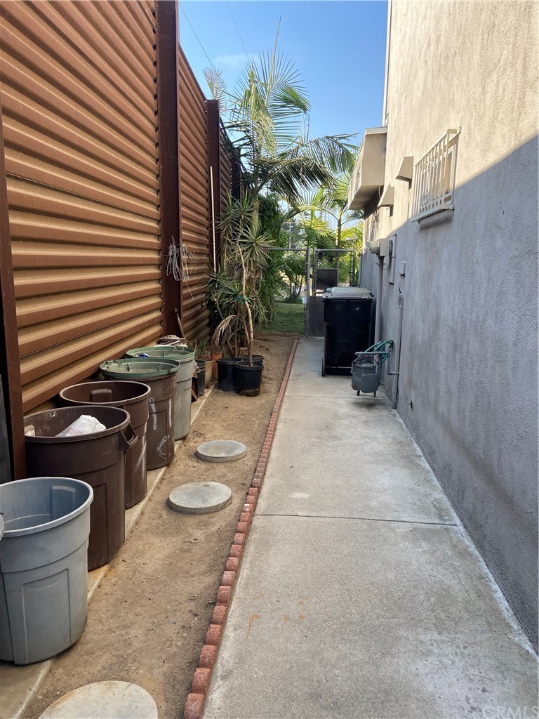 710 West Spruce Avenue Inglewood, CA 90301 - Photo 29 of 33