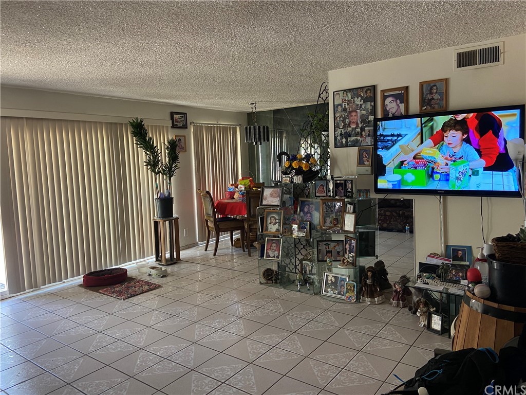 710 West Spruce Avenue Inglewood, CA 90301 - Photo 4 of 33