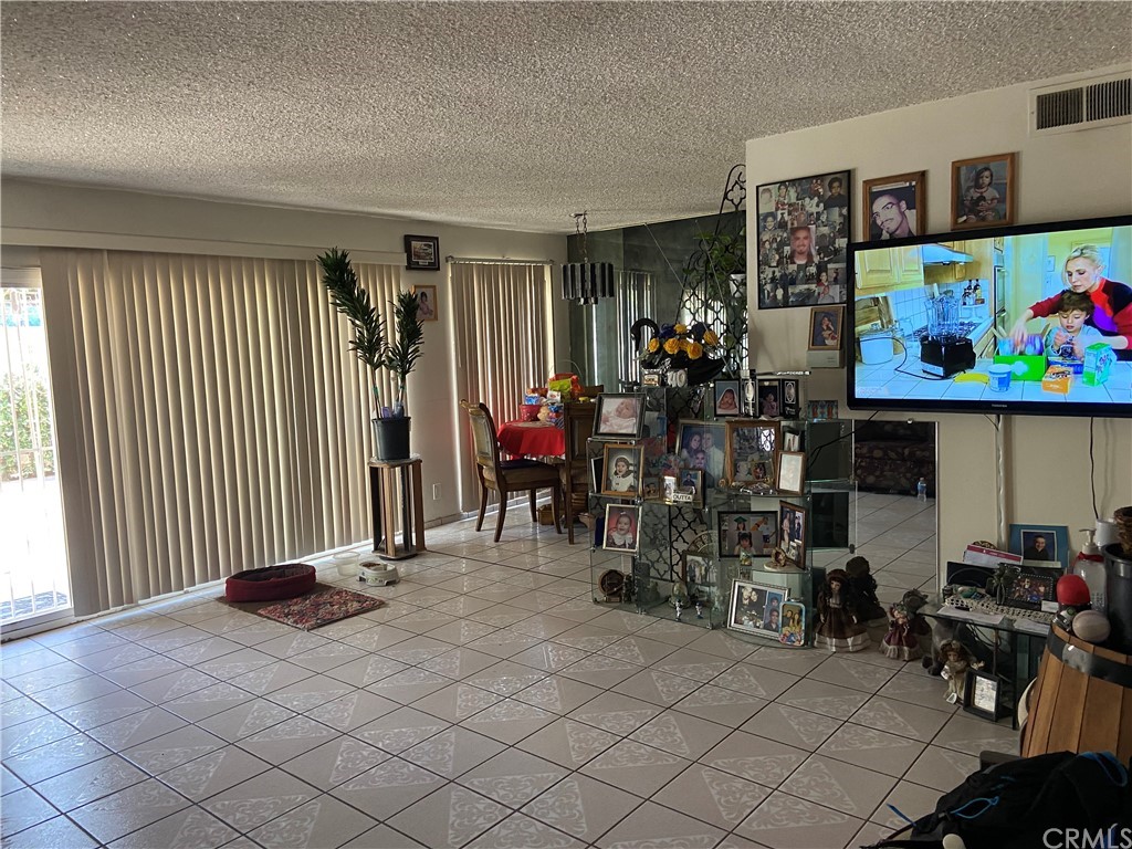 710 West Spruce Avenue Inglewood, CA 90301 - Photo 5 of 33