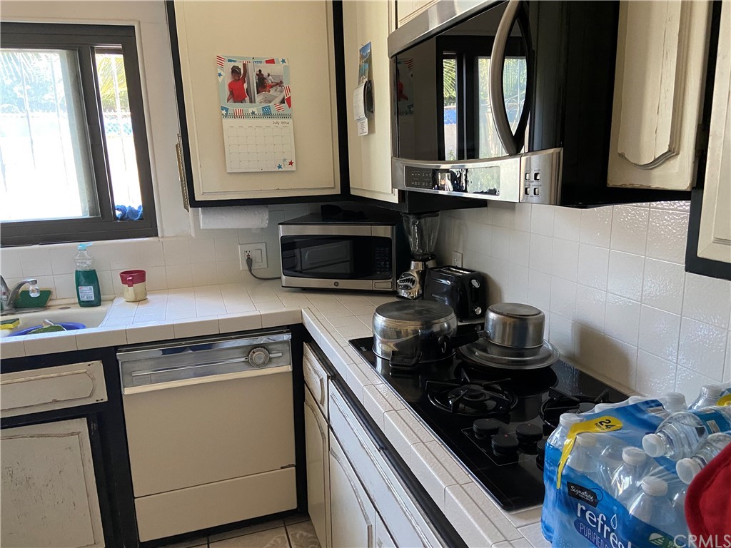 710 West Spruce Avenue Inglewood, CA 90301 - Photo 8 of 33