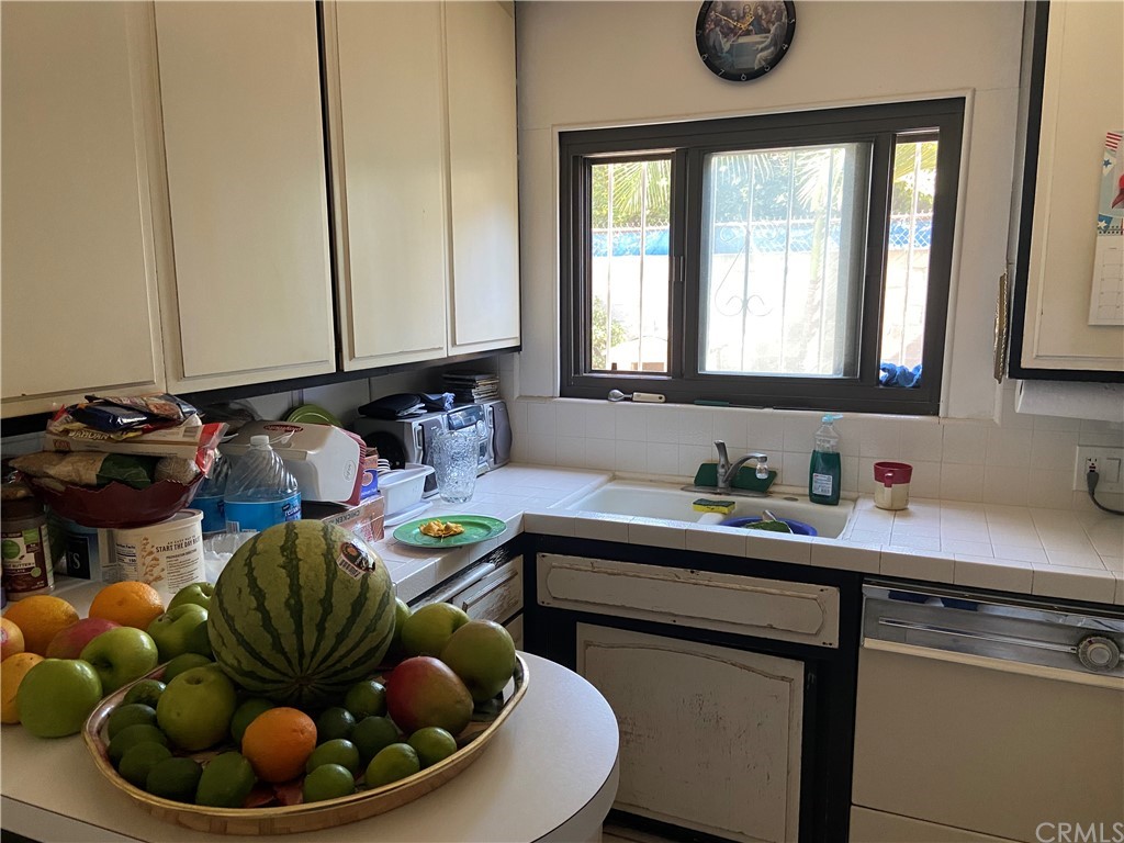 710 West Spruce Avenue Inglewood, CA 90301 - Photo 10 of 33