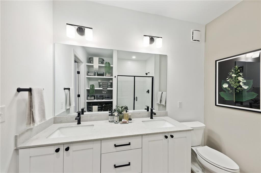 2945 Cumberland Mall, Unit T1032 Atlanta, GA 30339 - Photo 14 of 31 a bathroom with a toilet sink and mirror