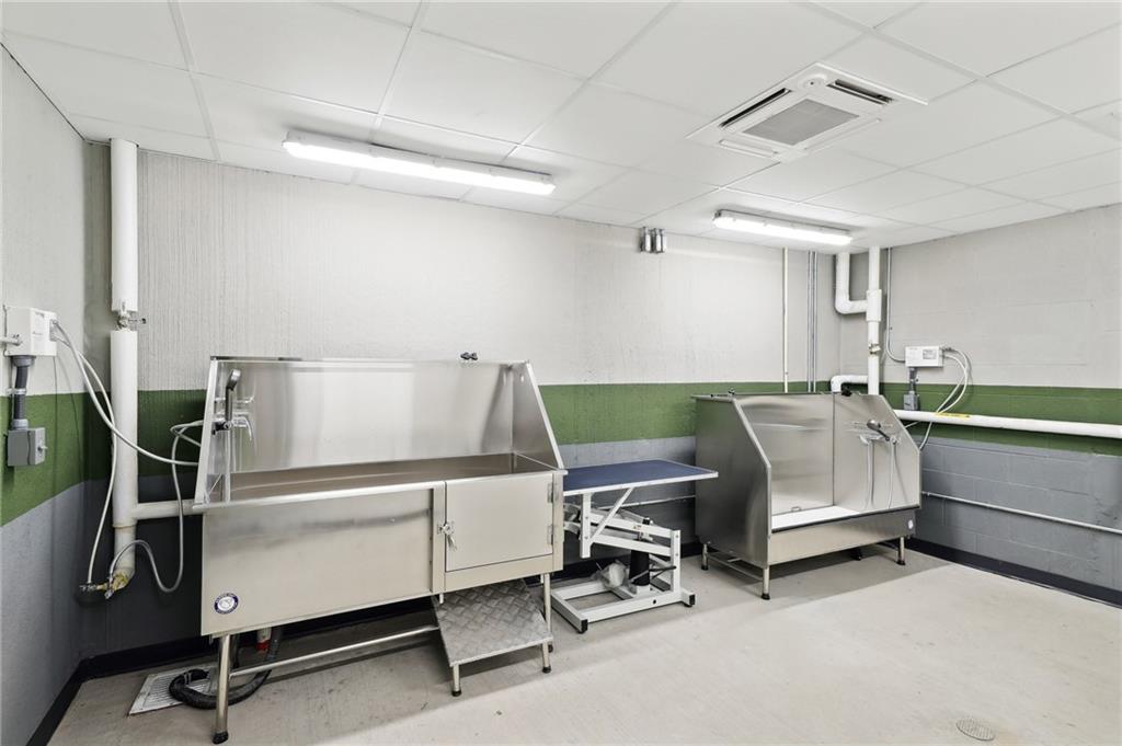 2945 Cumberland Mall, Unit T1032 Atlanta, GA 30339 - Photo 26 of 31 a bedroom with furniture and a air conditioner vent