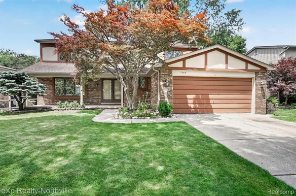$395,000 | 7565 Embassy Drive, Canton, MI 48187