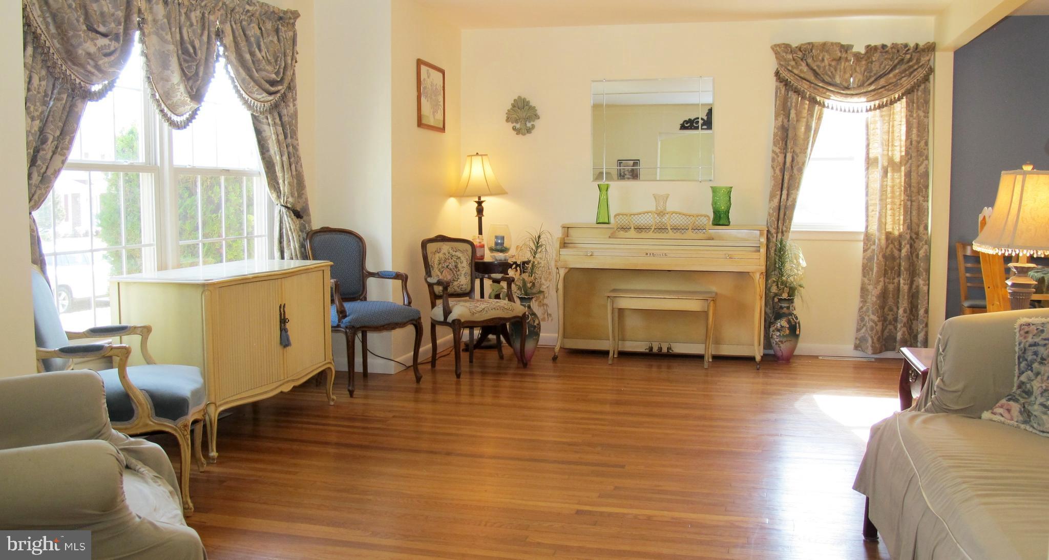 2413 Beverly Road Cinnaminson, NJ 08077 - Photo 5 of 27 ~Living Room