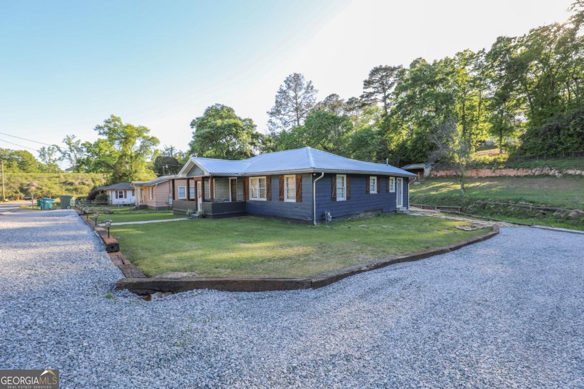 127 Fourth Street Southwest Milledgeville, GA 31061 - Photo 4 of 28 a front view of a house with a garden
