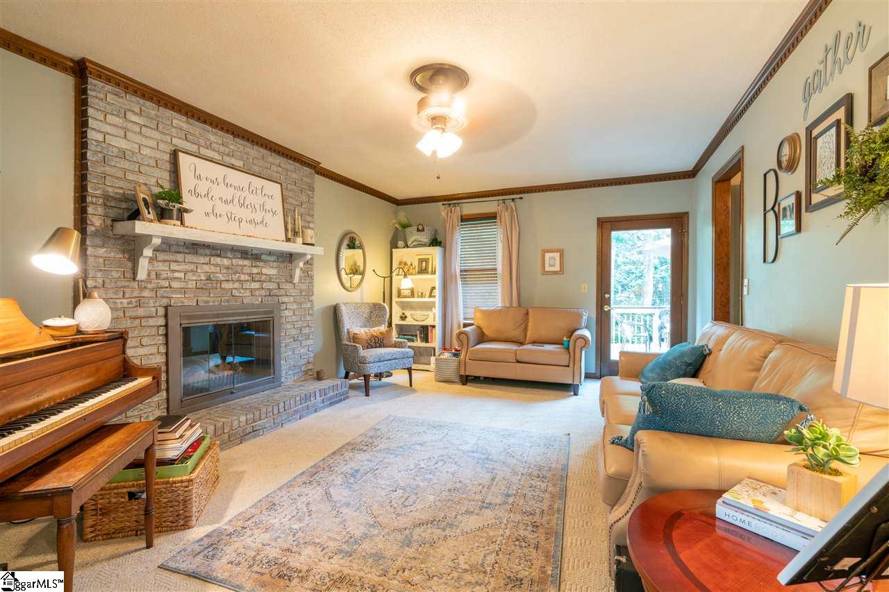 218 Foxhound Road Simpsonville, SC 29680 - Photo 5 of 35 Gallery Image 5