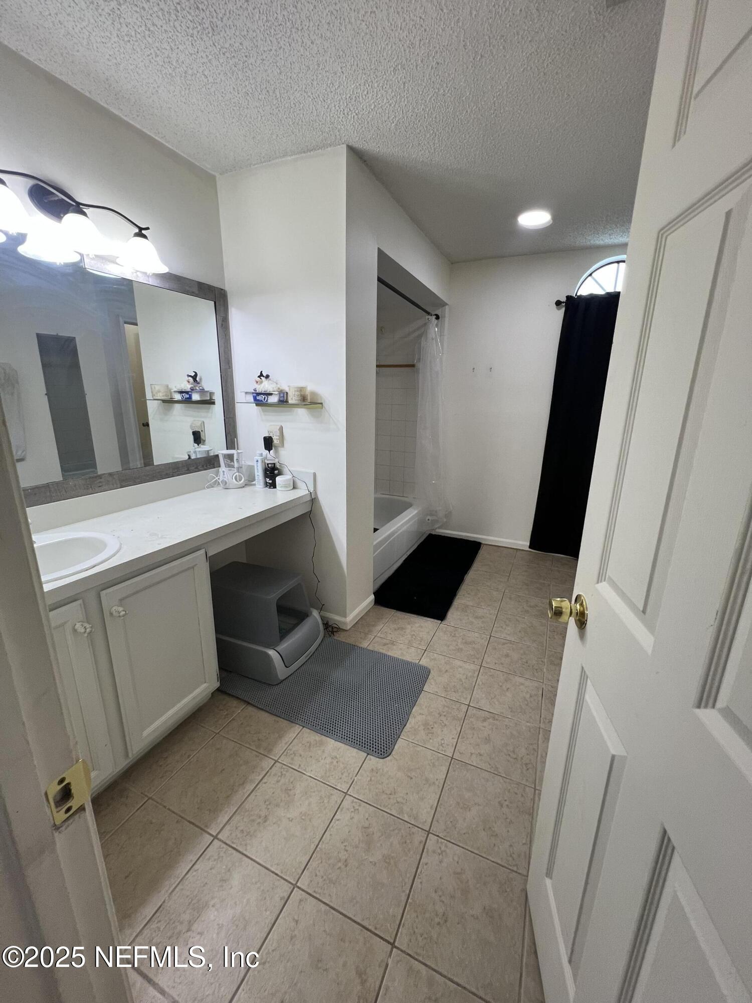 957 Aries Road West Jacksonville, FL 32216 - Photo 19 of 28 a room with a washing machine and sink