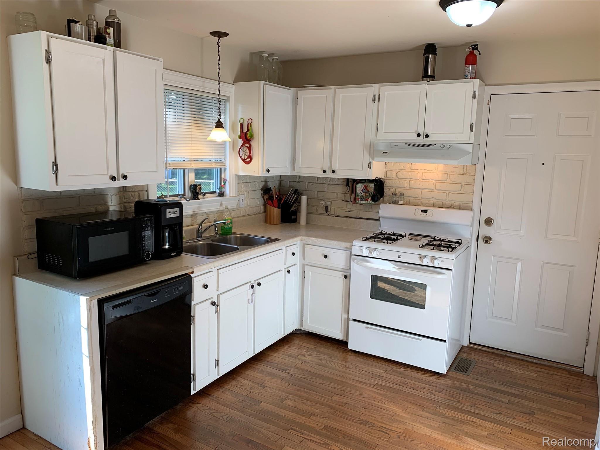 5492 Colony Road Grand Blanc, MI 48439 - Photo 12 of 20 IMG_2189.JPG