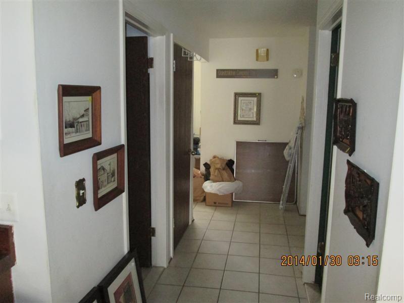 2280 Cumberland Road Rochester, MI 48307 - Photo 6 of 24 Lansdowne and Cumberland 014 (Medium).jpg