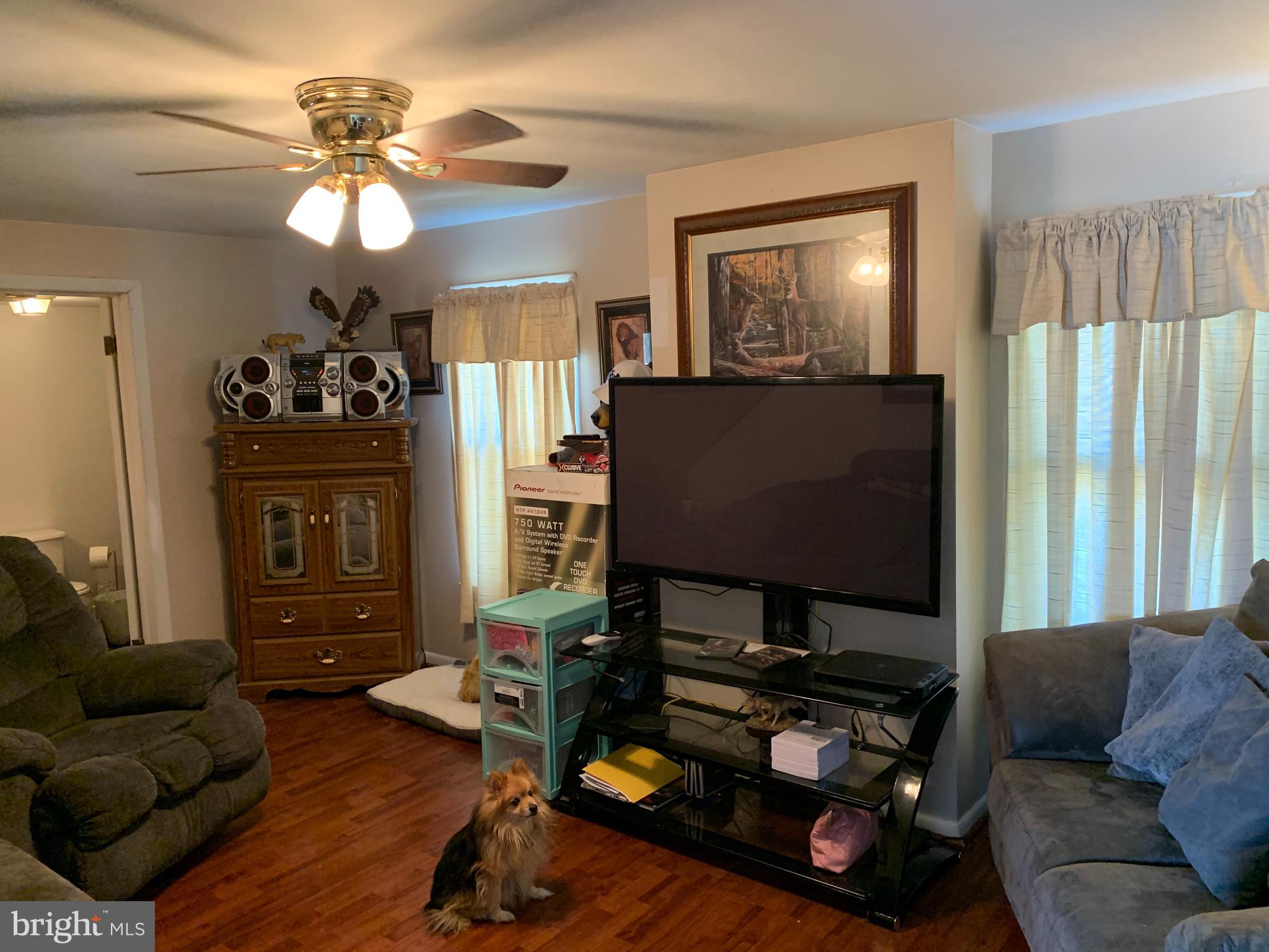 15296 Ridge Road Waynesboro, PA 17268 - Photo 6 of 35 Living Room