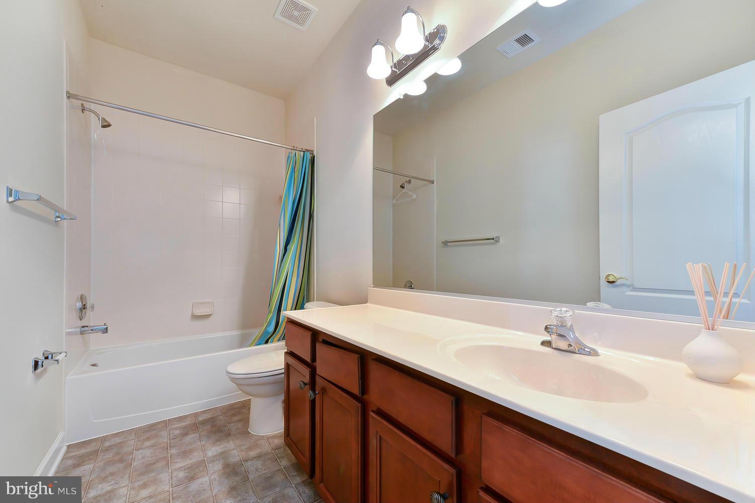 8017 Sport View Road Landover, MD 20785 - Photo 19 of 30 a bathroom with a tub a sink and mirror